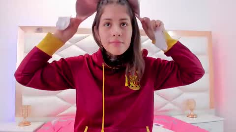 Snapshot of miaqueen021 chatting on 02-24-25, 03:53 Sweetie Mia online show from 02-24-25, 03:53