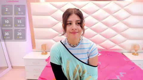 Snapshot of miaqueen021 chatting on 02-26-25, 12:25 Sweetie Mia online show from 02-26-25, 12:25