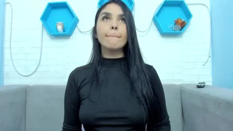 Snapshot of miaquevedo chatting on 01-29-25, 11:41 Mia Quevedo online show from 01-29-25, 11:41