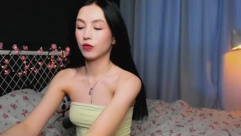 Snapshot of miarielle chatting on 05-18-26, 04:24 Liz online show from 05-18-26, 04:24
