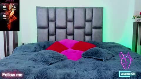 Snapshot of miarobertsmilf chatting on 10-05-25, 10:29 Mia Milf online show from 10-05-25, 10:29