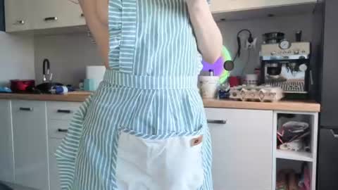 Mia online show from 07-30-26, 05:12