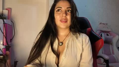 Snapshot of miasavagex18 chatting on 05-18-26, 05:46 MiaHancock online show from 05-18-26, 05:46
