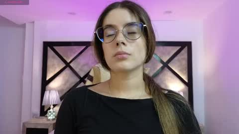 Mia online show from 04-13-26, 07:08