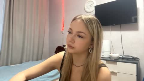 Snapshot of miasuszynski chatting on 02-15-26, 01:52 Milana online show from 02-15-26, 01:52