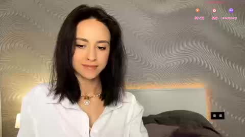 Mia online show from 03-12-26, 06:52