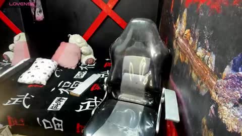 Mariana online show from 11-25-25, 01:33