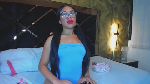 Mia Thompson online show from 12-03-25, 05:37