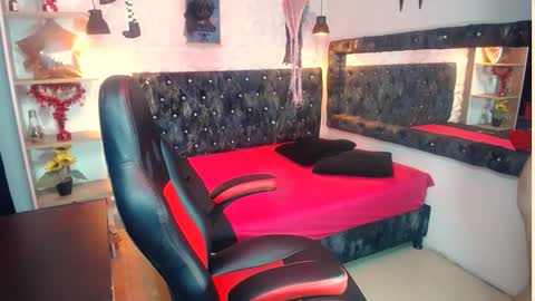 mia online show from 10-06-25, 12:02