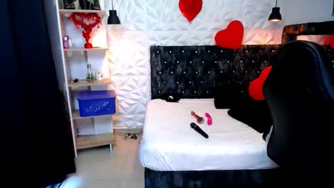 Snapshot of miavelvet_dl chatting on 02-28-26, 12:17 mia online show from 02-28-26, 12:17