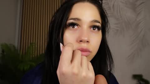 Snapshot of miavelvety chatting on 06-08-26, 01:28 Kimmy online show from 06-08-26, 01:28