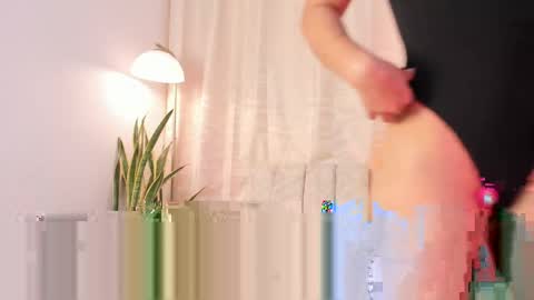 Snapshot of miavenuss_1 chatting on 05-02-26, 11:43 Miavenuss 1 online show from 05-02-26, 11:43