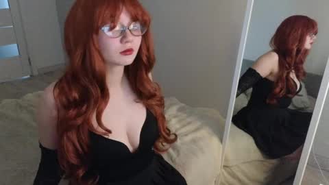 Snapshot of miaweil chatting on 05-27-26, 11:40 Mia online show from 05-27-26, 11:40