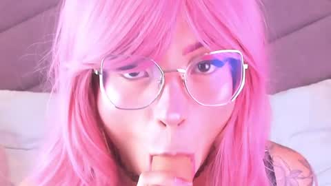 MiaWeiss online show from 03-24-26, 08:58