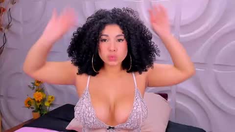 Mia online show from 01-06-25, 06:36