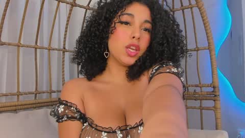 Mia online show from 02-05-25, 04:06