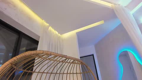 Mia online show from 02-11-25, 03:18