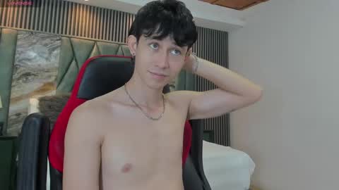 Snapshot of michaeel_blue chatting on 09-10-25, 02:39 Michael online show from 09-10-25, 02:39