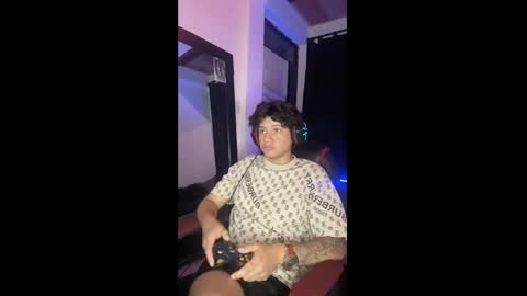 michael independent model  online show from 12-02-24, 10:34