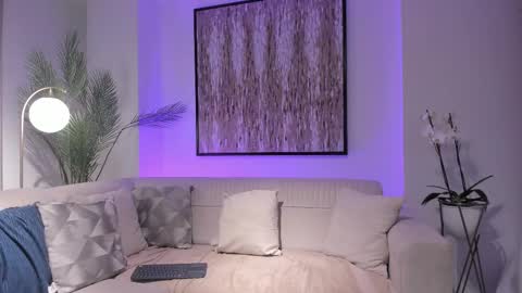 Michael Salens independent model online show from 03-01-25, 10:24