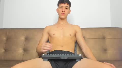 Snapshot of michael_twink18 chatting on 02-22-25, 03:34 Michael online show from 02-22-25, 03:34