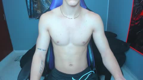Snapshot of michael_twink18 chatting on 09-09-25, 05:40 Michael online show from 09-09-25, 05:40