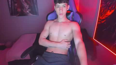 Snapshot of michael_twink18 chatting on 10-17-25, 03:42 Michael online show from 10-17-25, 03:42