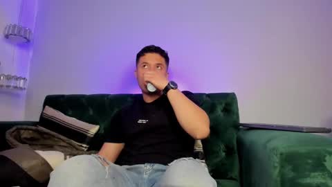 MichaelConnor  online show from 02-08-25, 12:17