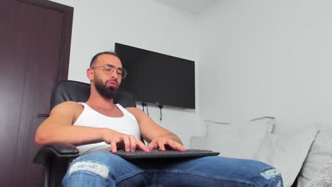 MichaelEvansx online show from 01-05-25, 08:00