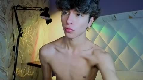 Snapshot of michaell_peters chatting on 05-19-26, 01:06 MICHAELL online show from 05-19-26, 01:06