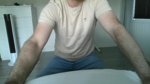 Snapshot of michas909 chatting on 06-15-26, 01:24 michas909 online show from 06-15-26, 01:24