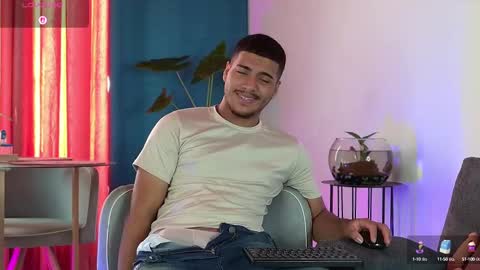 Snapshot of michel_g22 chatting on 09-23-25, 01:58 michel g22 online show from 09-23-25, 01:58