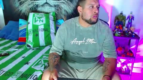 michell_myers online show from 12-16-25, 04:01