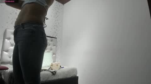 Snapshot of michelle_perla chatting on 10-24-25, 06:48 michelle perla online show from 10-24-25, 06:48