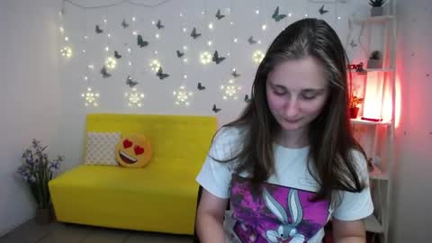 Snapshot of michellee11 chatting on 05-06-26, 01:38 Michel online show from 05-06-26, 01:38