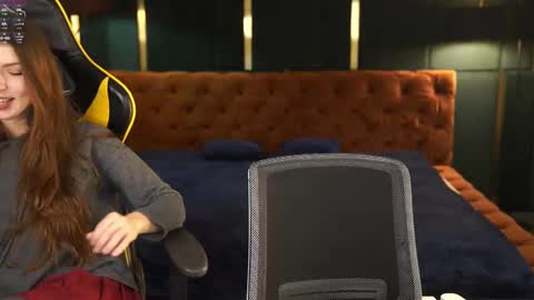 Snapshot of michelleinlove4u chatting on 02-18-25, 11:22 Michelle online show from 02-18-25, 11:22