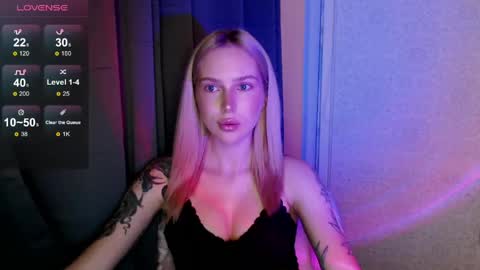 Snapshot of michellevelour chatting on 05-13-26, 04:04 Michelle online show from 05-13-26, 04:04