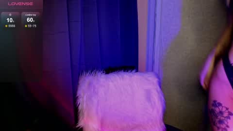 Snapshot of michellevelour chatting on 05-17-26, 05:09 Michelle online show from 05-17-26, 05:09