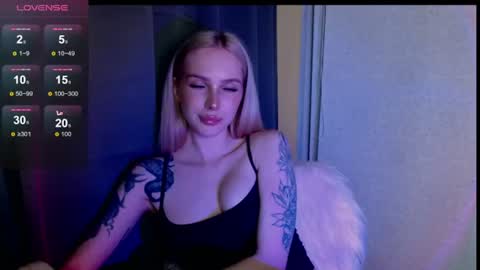 Snapshot of michellevelour chatting on 06-19-26, 05:28 Michelle online show from 06-19-26, 05:28