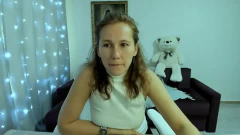 Snapshot of michellewoitsik chatting on 05-02-26, 12:21 Michelle online show from 05-02-26, 12:21