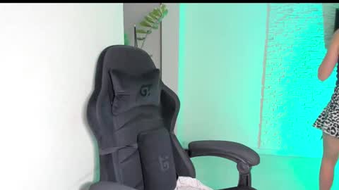 Michellee online show from 09-17-25, 03:57