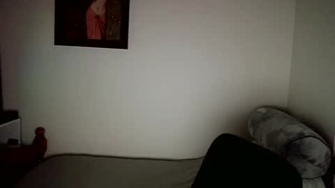 Snapshot of micic3 chatting on 05-08-26, 12:27 micic3 online show from 05-08-26, 12:27