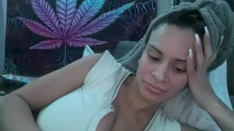 Snapshot of micielo87 chatting on 03-04-25, 06:26 Skye online show from 03-04-25, 06:26