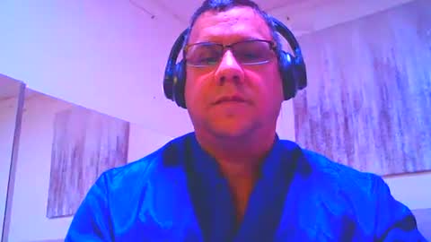 Snapshot of mickeyshyne69 chatting on 01-16-25, 01:58 Mickey online show from 01-16-25, 01:58