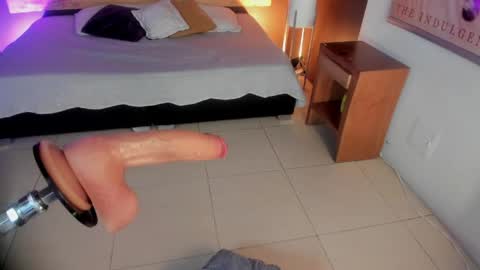 Snapshot of micki__ chatting on 05-19-26, 11:27 Micki online show from 05-19-26, 11:27