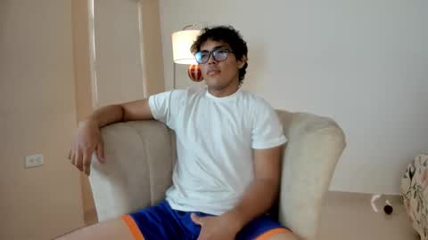 Snapshot of micky_luxe chatting on 12-17-25, 06:36 micky_luxe online show from 12-17-25, 06:36