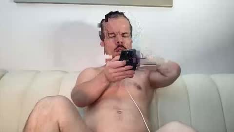 Snapshot of midgettripod1 chatting on 10-06-25, 11:46 Aaron online show from 10-06-25, 11:46