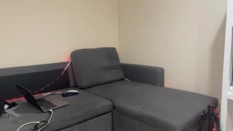 Snapshot of midgettripod1 chatting on 12-14-25, 04:18 Aaron online show from 12-14-25, 04:18