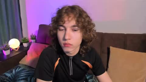 Max online show from 01-11-26, 04:12