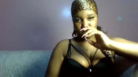 Snapshot of midnight_sexy chatting on 07-24-26, 07:23 midnight_sexy online show from 07-24-26, 07:23